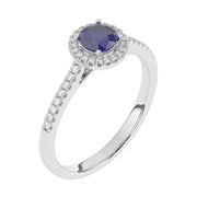 Solitaire saphir rond et diamants naturels ronds 0.84 carat or blanc 14 carats Nerina