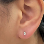 Load image into Gallery viewer, Boucles d'oreilles diamant poire 0.10 carat or jaune Mariela