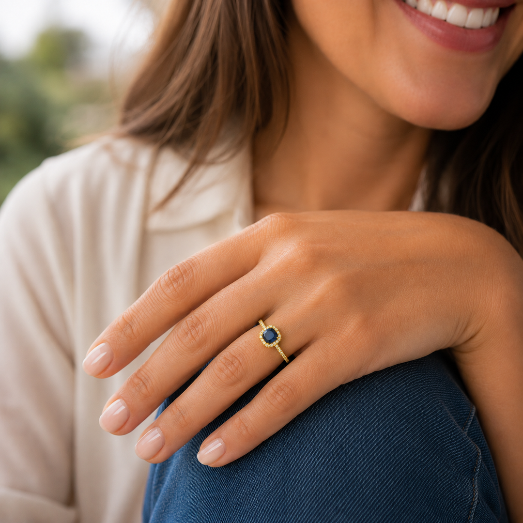 bague saphir coussin et diamants naturels ronds 0,70  carat or jaune Mirabella pavée