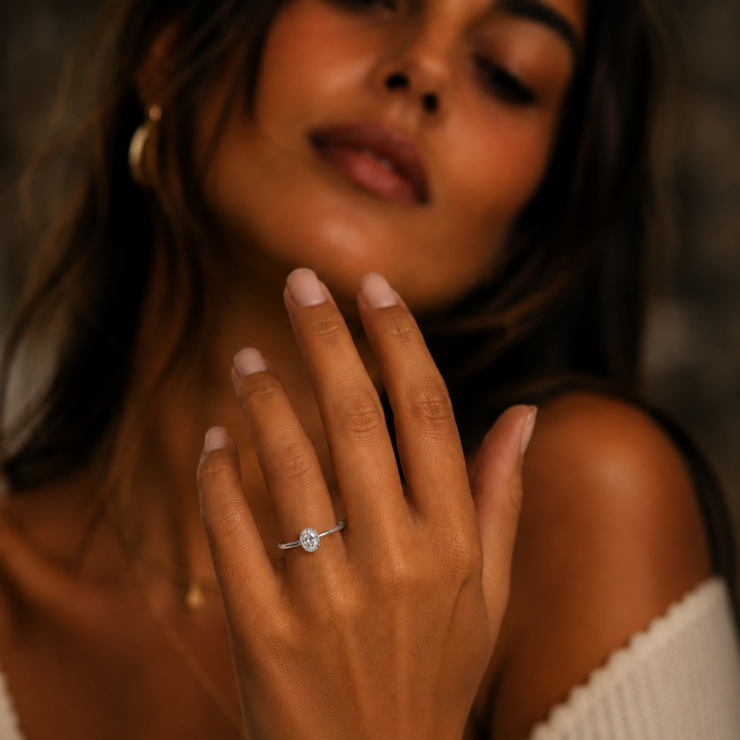 Solitaire diamant naturel ovale 0,50 Carat serti perlé or blanc Alba