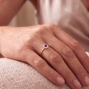 Bague rubis rond et diamants naturels ronds Renza 0.70 carat or jaune 