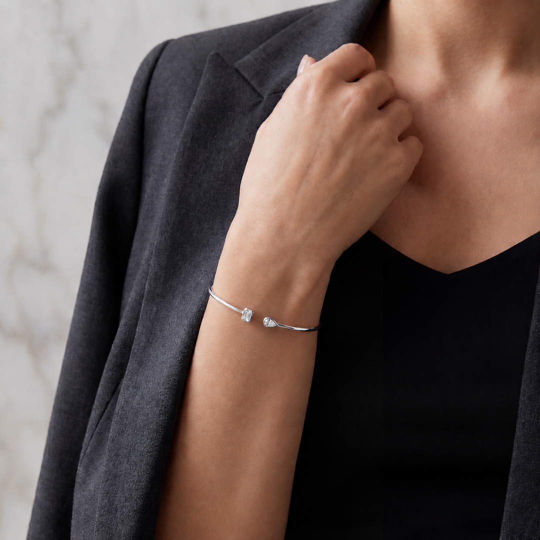 Bracelet diamant synthétique Émeraude et diamants synthétiques poires 0.75 carat or blanc 14 carats Fabiana