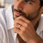 Chevalière Homme diamant synthétique Taille-Émeraude 2.50 carats Bellagio