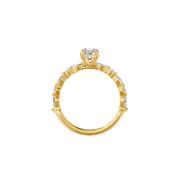 Solitaire diamant synthétique ovale 1.00 Ct épaulé de diamants marquises et ronds or jaune 14 carats Roma