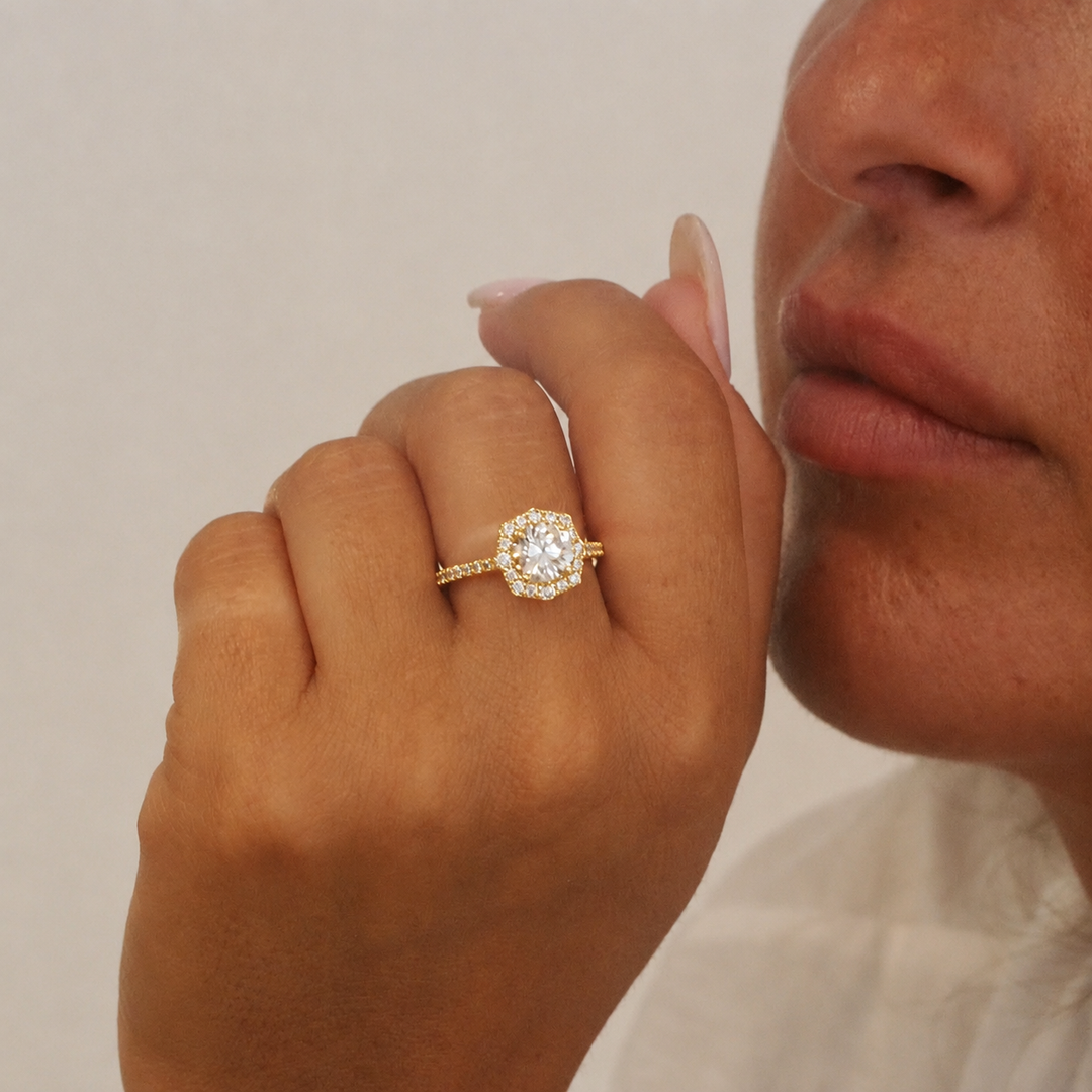 Bague épaulé avec halo diamant synthétique 0,70 carat Evelina