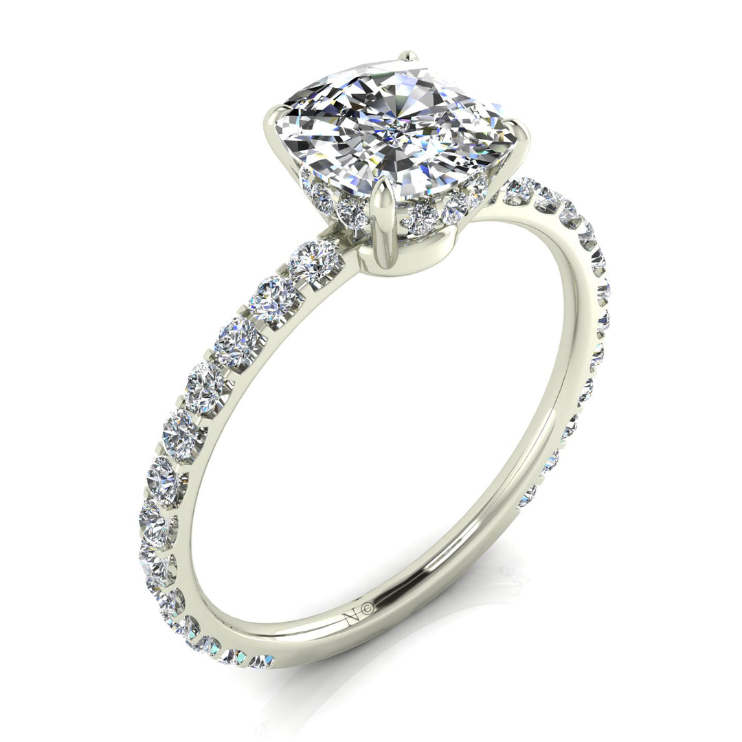 Bague Sofia diamant coussin et diamants ronds 0.75 carat or blanc