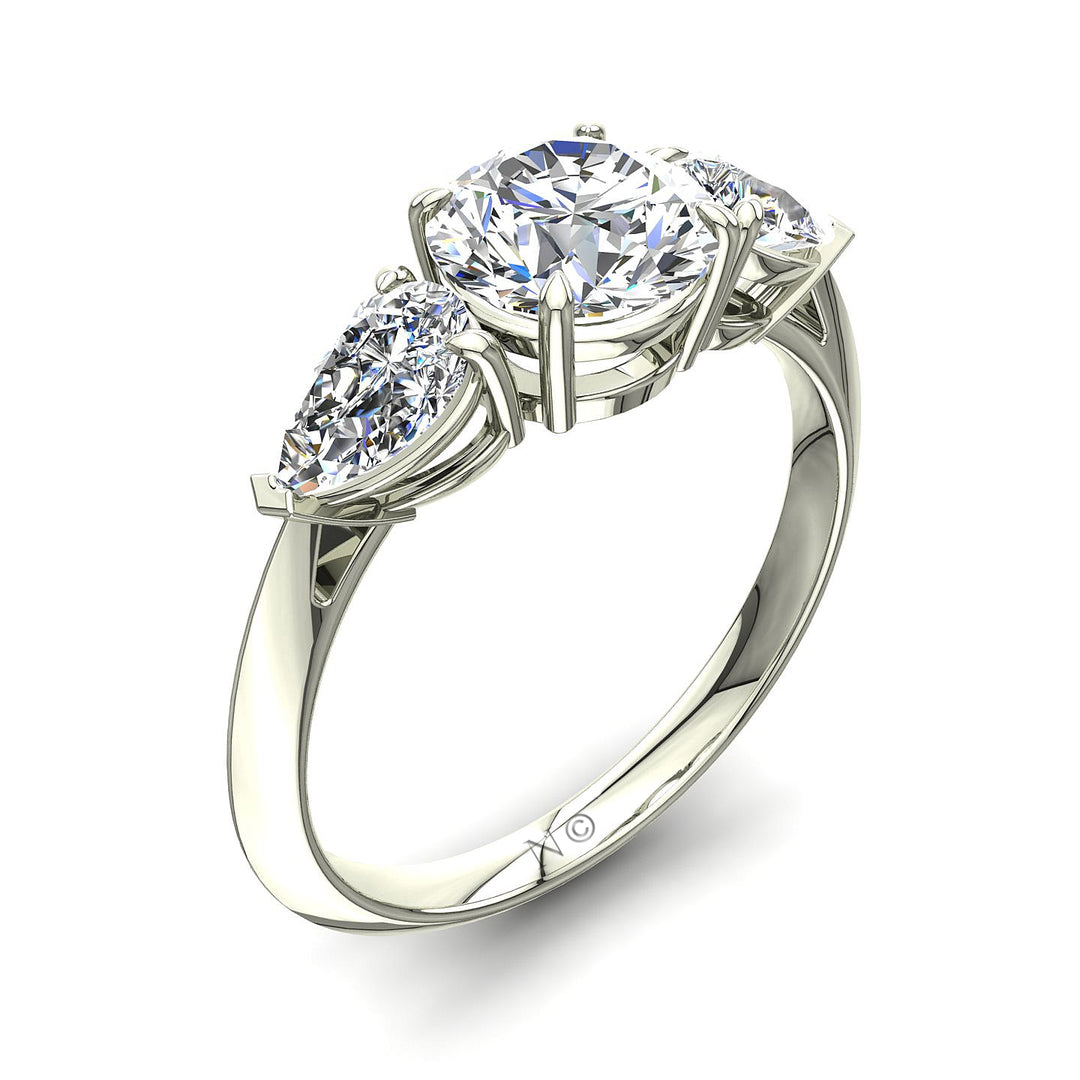 Bague Rosa diamant synthétique rond et diamants synthétiques poires 1.40 carat or blanc