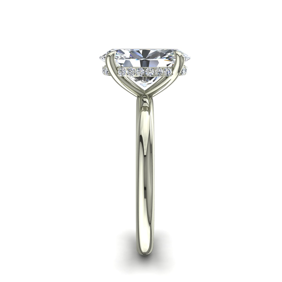 Solitaire diamant ovale et diamants ronds Romy 1.60 carat or blanc