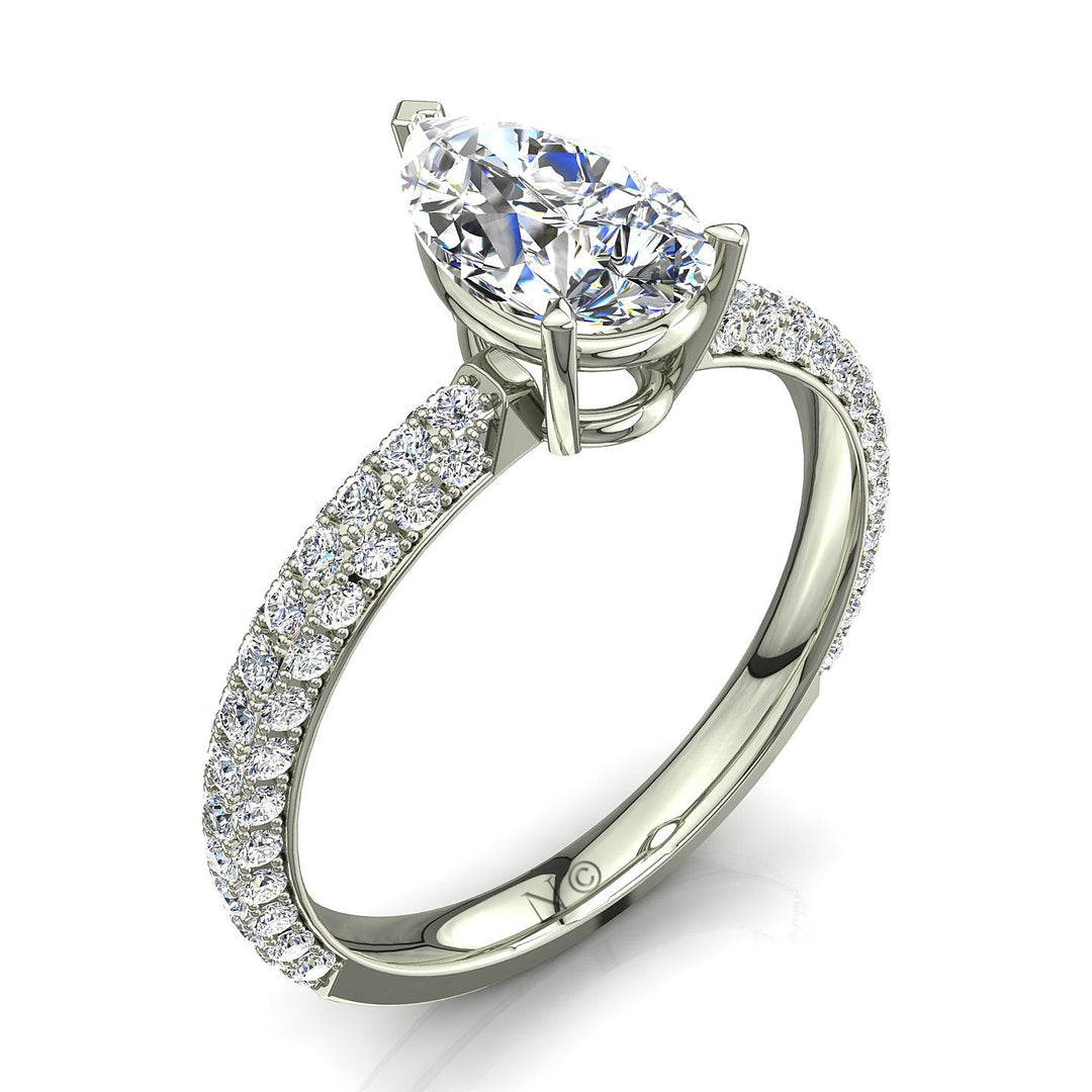 Bague Patrizia solitaire diamant naturel poire et diamants naturels ronds 1.10 carat or blanc