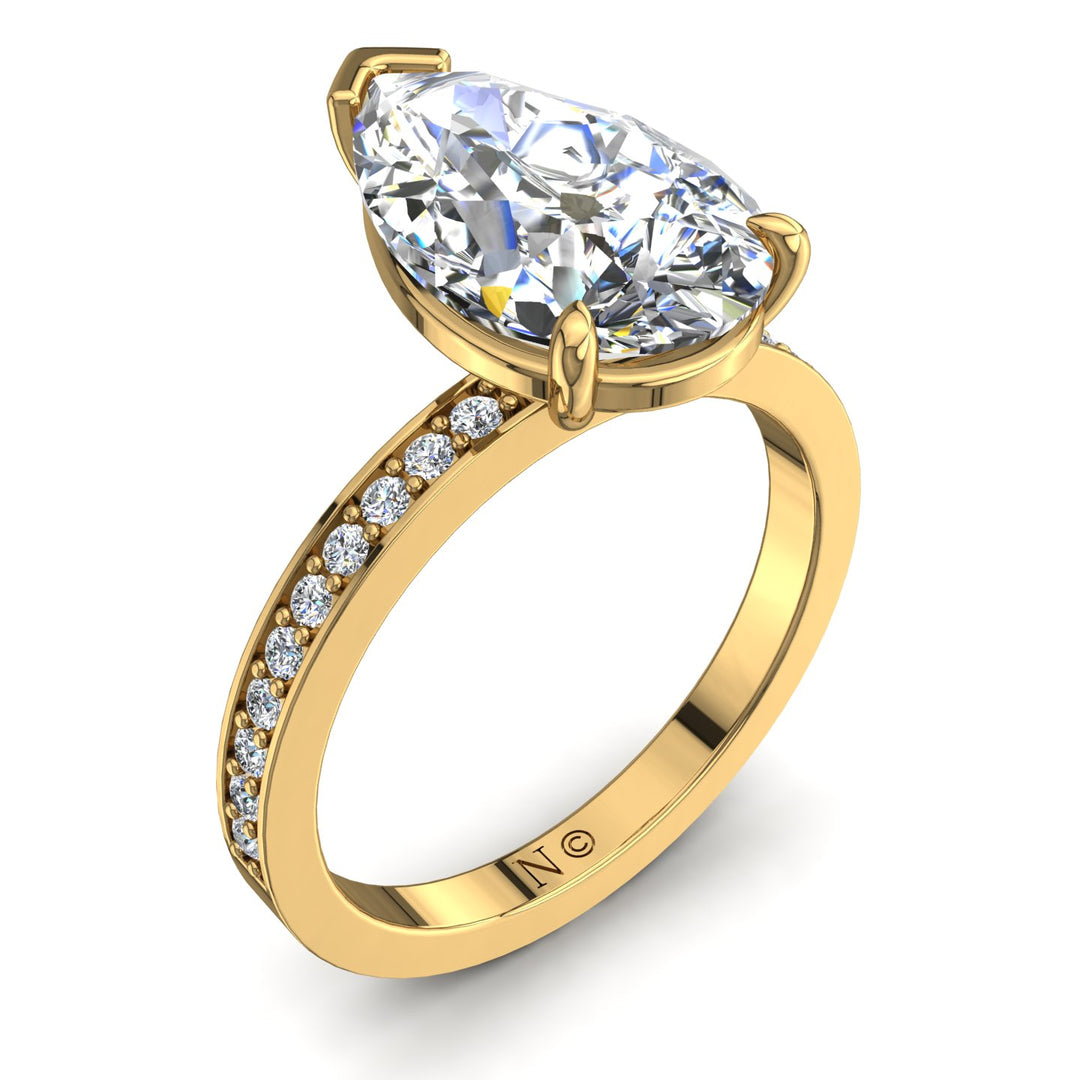 Solitaire bague diamant poire et diamants ronds 3.20 carats or jaune Noémie