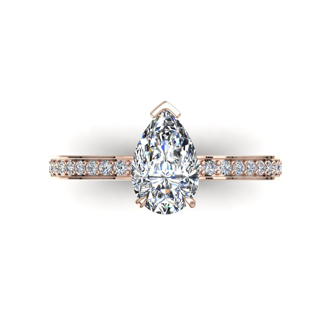 Bague solitaire 1.70 carat or rose diamant synthétique poire et diamants synthétiques ronds Noémie