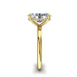 Charger l&#39;image dans la visionneuse de la galerie, Bague solitaire 0.70 carat or jaune diamant ovale et diamants ronds Romy
