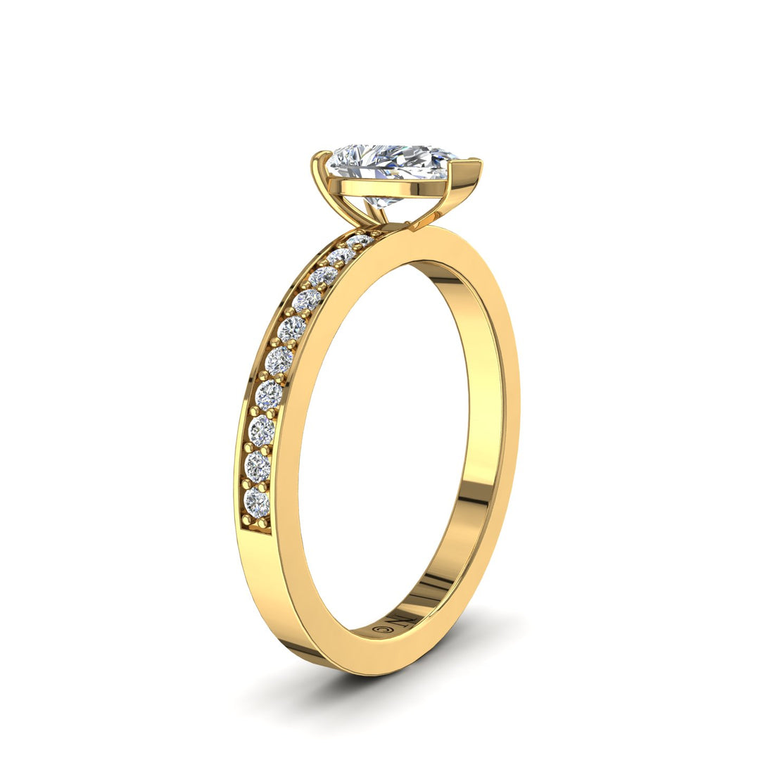 Bague de fiançailles 0.80 carat or jaune diamant poire et diamants ronds Noémie