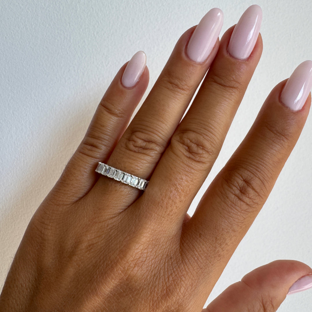 Demi-alliance 13 diamants naturels Émeraudes 1.70 carat or rose 14 carats Flavia