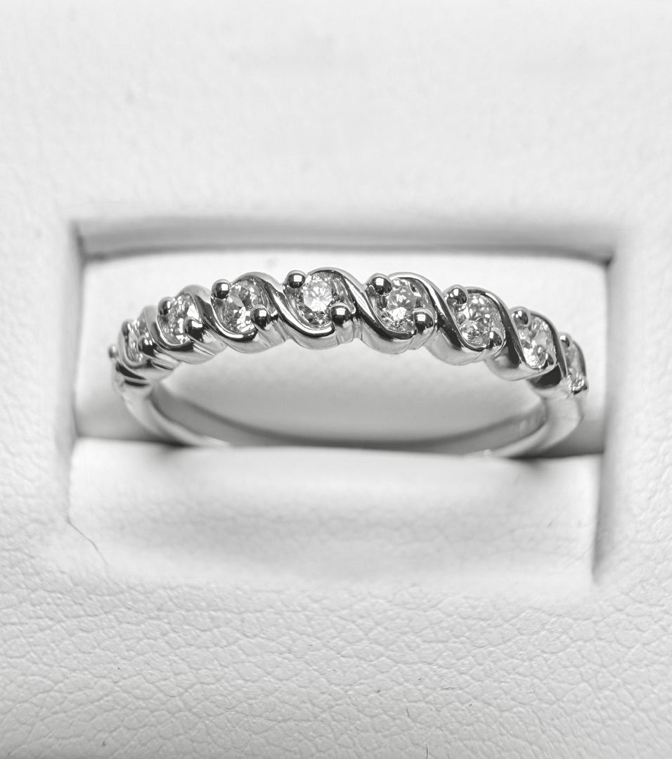 Demi-alliance 9 diamants ronds 0.13 carat or blanc 14 carats Célia