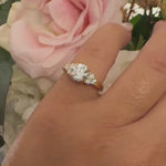 Charger et lire la vidéo dans la visionneuse de la galerie, Bague diamants 1.20 Carat épaulée Valentina