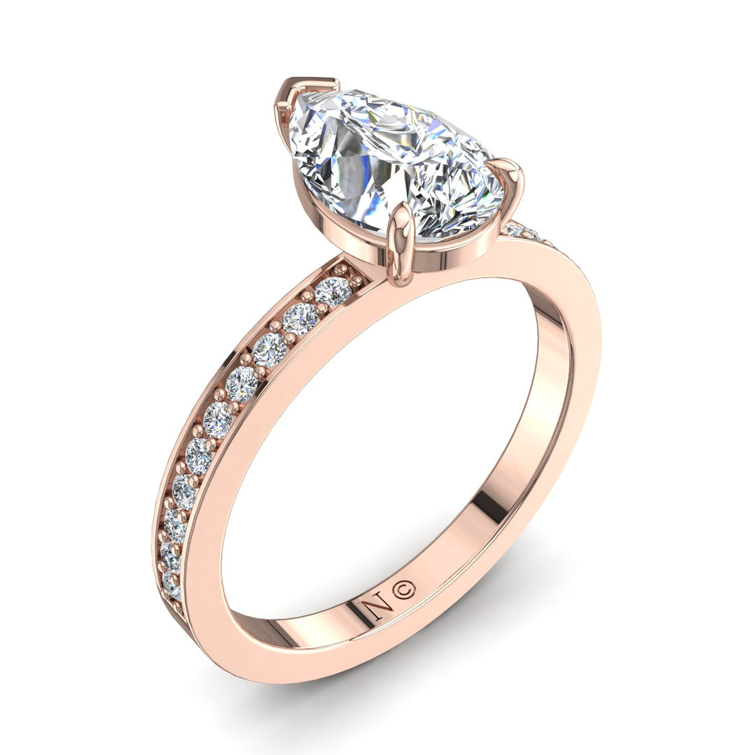 Bague Noémie solitaire diamant poire et diamants ronds 1.70 carat or rose