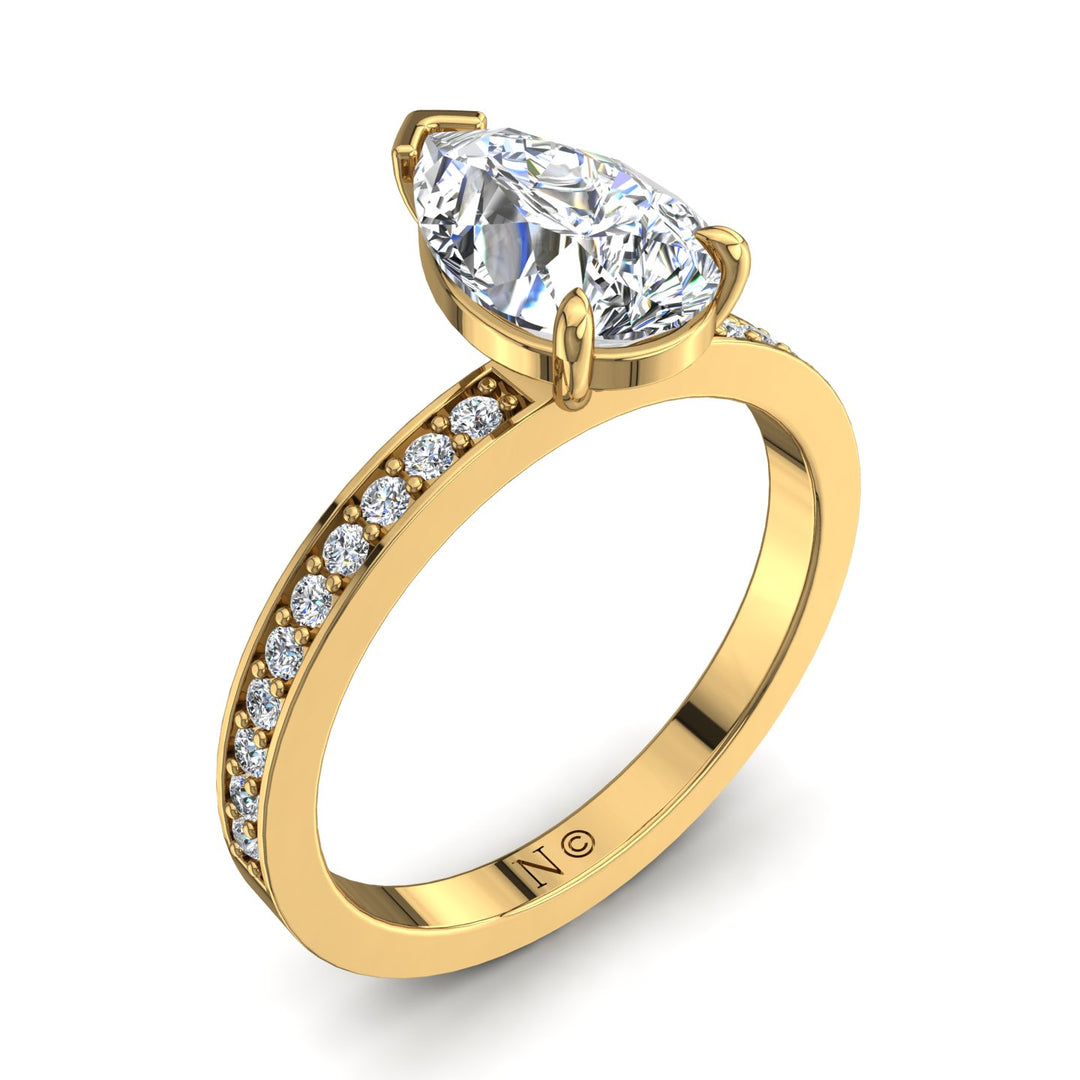 Solitaire Noémie bague diamant poire et diamants ronds 1.70 carat or jaune